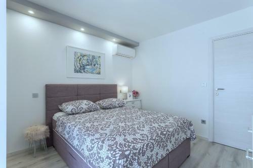 Villa Ema Kastela With Private Heated Pool