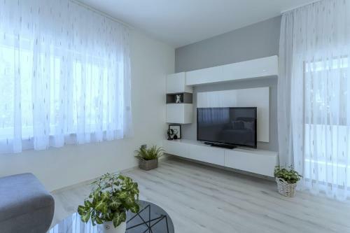 Villa Ema Kastela With Private Heated Pool