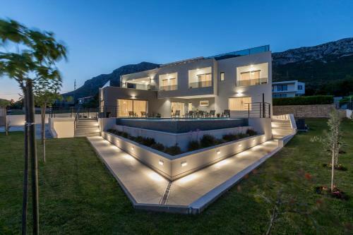Luxurious Villa Meri