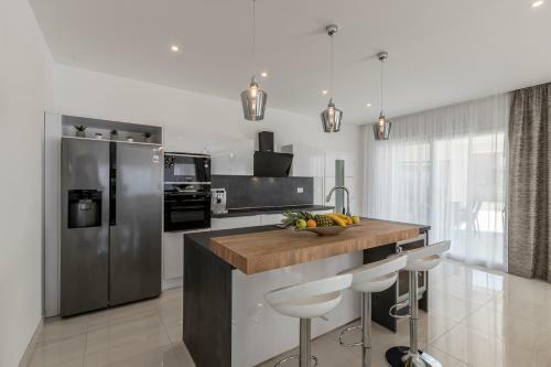 Luxurious Villa Meri