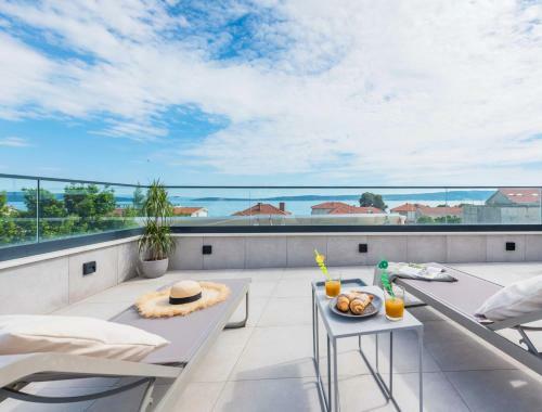 Villa Auni Grey - Heated Pool - Rooftop - Seaview - Beach