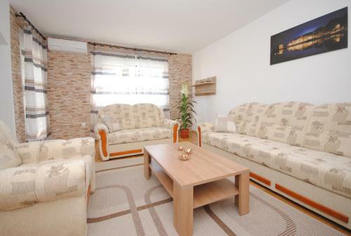 Spacious Apartment Antea