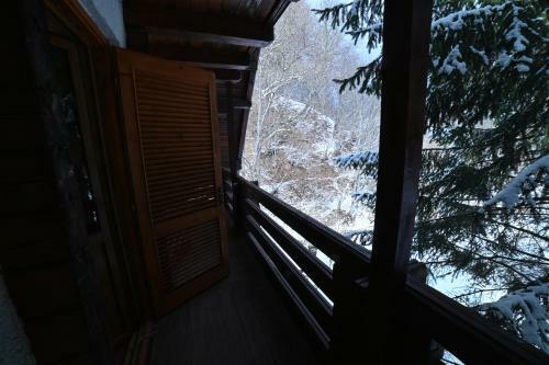 Cabana Satic Piatra Craiului La Doi Viermi