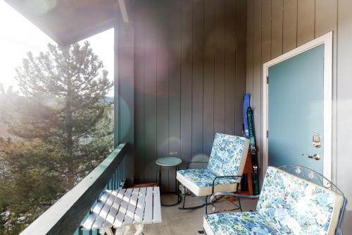 Buffalo Mountain View & Country Peak Views