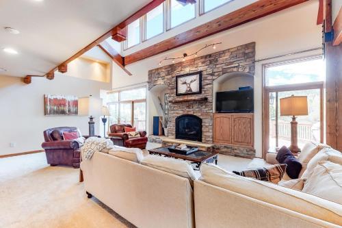 Falcon's Nest Retreat