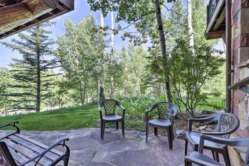 Upscale Ski-in And Ski-out Escape With Deck And Grill