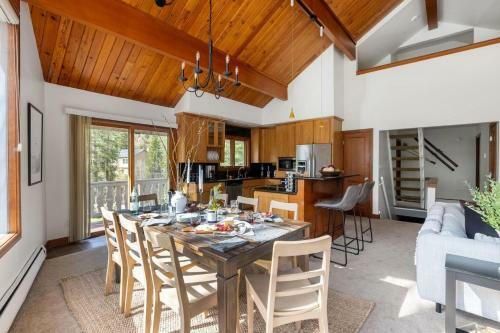 Bighorn - Ski Cabin W Sprawling Porch & Views
