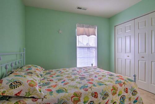 Spacious Millville Townhome About 3 Mi To Beach!