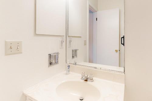 Villas Of Bethany West -- 780a Salt Pond