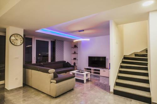 Villa Holiday Home Leko