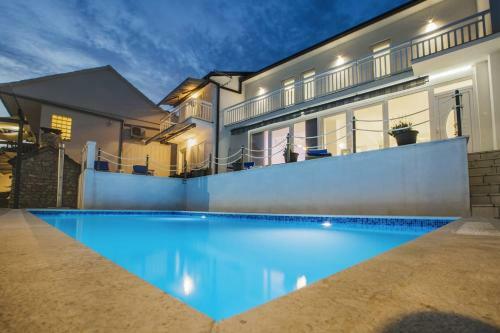 Villa Holiday Home Leko