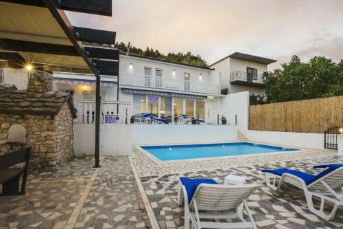 Villa Holiday Home Leko