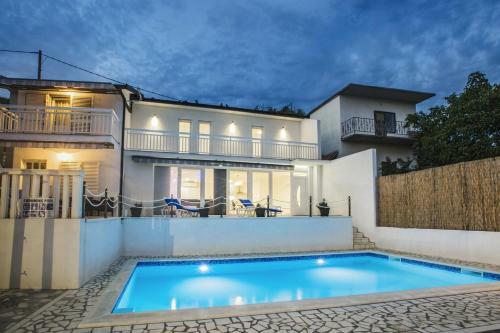 Villa Holiday Home Leko