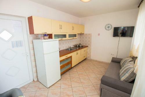 Apartments Pivac - Lokva Rogoznica