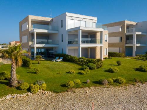 Unique Luxury Designers Apartment Right Next To The Beach