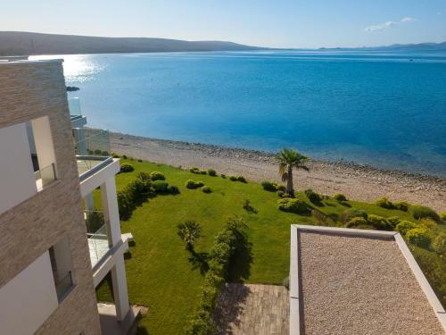 Unique Luxury Designers Apartment Right Next To The Beach