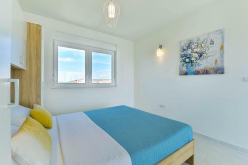 New! Beachfront Villa Klaudija, Suko?an