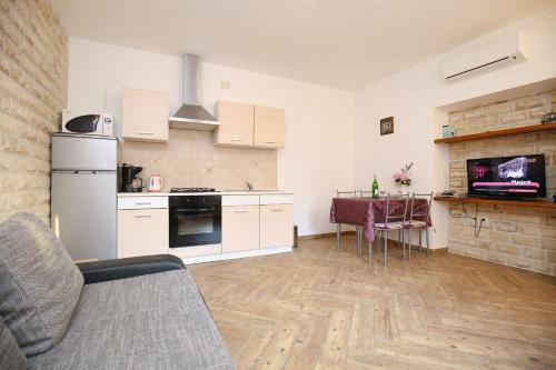 Apartment Josa - 350 M From Sea