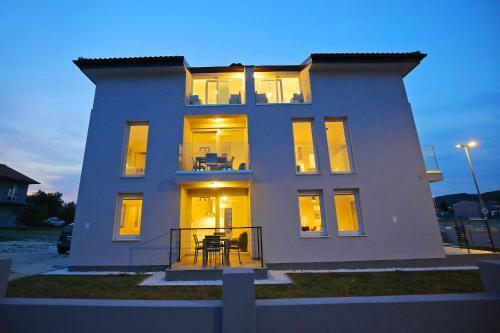 Apartments Villa Navi