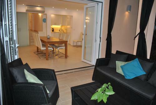 Direct Seafront Villa