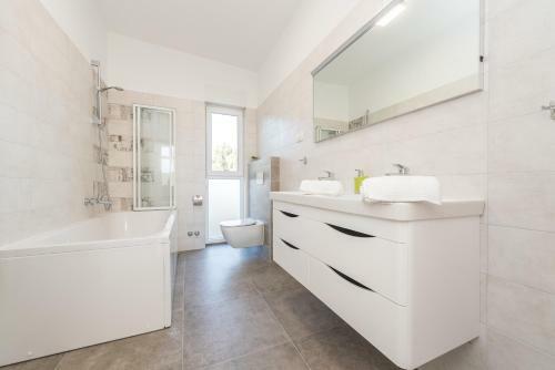 Villa Amfora - First Row By The Sea