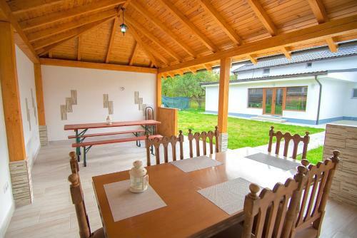 Bed & Breakfast Pensiunea Axenia Ale