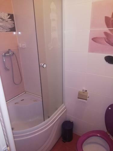 Hostal Domurile Din Z?rne?ti