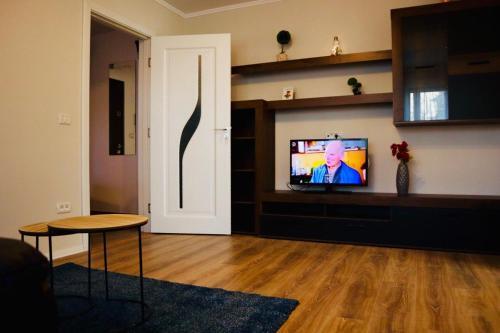 Modern Apartment Just Near Center I10