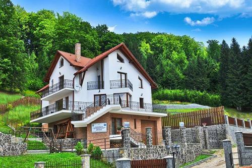 Charming Villa In A Private Mountain Resort