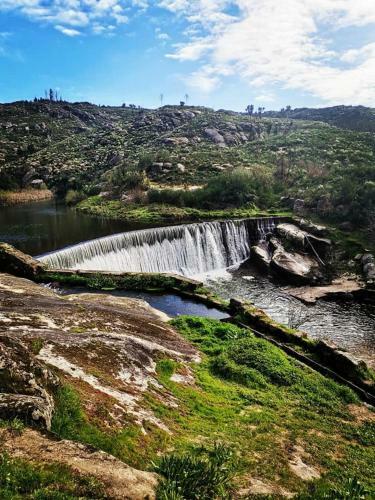 Vila Da Laje - Onde A Natureza O Envolve - Serra Da Estrela