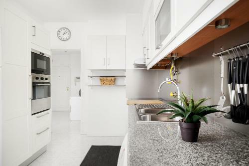 Beautiful Modern Apartment In Olh�o, Algarve