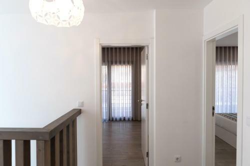 Villa Moderna V4 Nazar� C/ Piscina Privativa