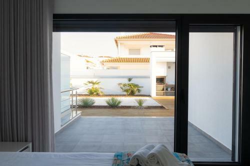 Villa Moderna V4 Nazar� C/ Piscina Privativa