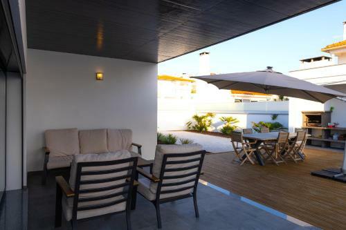 Villa Moderna V4 Nazar� C/ Piscina Privativa