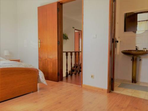 Superb Villa In Baleal W/ Patio, Parking & 5 Brs