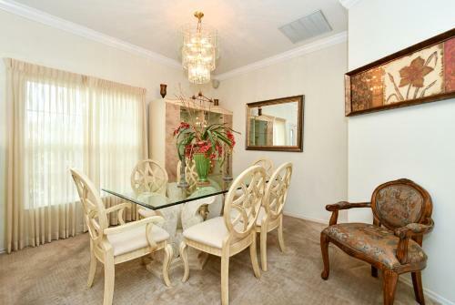 Private, Peaceful, Lakeside, Fully-fenced Yard