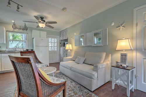 Cozy Crystal Beach Cottage Walk To Shoreline