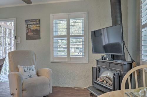 Cozy Crystal Beach Cottage Walk To Shoreline