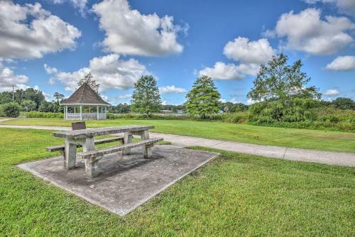 Crescent City Apartment With Easy Lake Access!