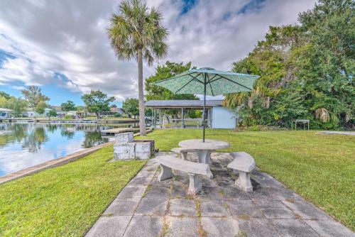 Vivid Crystal River Home With Screened-in Porch