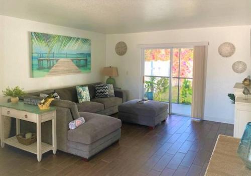 Beautiful Bright & Sparkling 2bed 1bath Beach Retreat - Unit 212