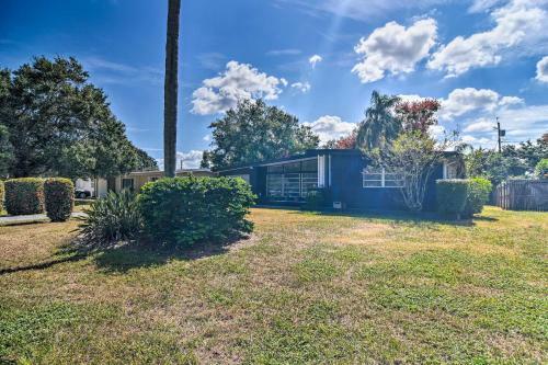 Mid-century Modern Home - 5 Miles To Beach!