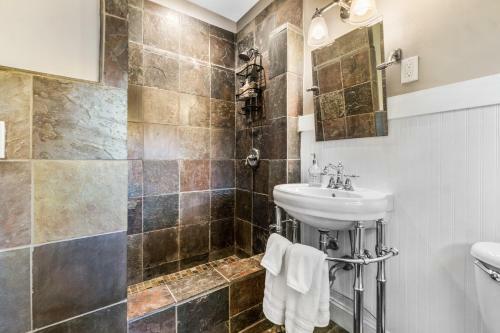 Spanish Style- Heated Saltwater Pool/grill, Min To Beach & Atlantic