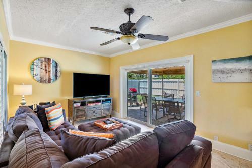 3b Allure W/heated Pool & Jacuzzi, 5min To Beach!