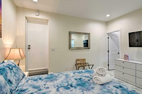 Apartamento Modern Studio With Fire Pit - 1 Block To Beach!