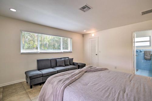 Deerfield Beach Home Near Golfing And Shopping!