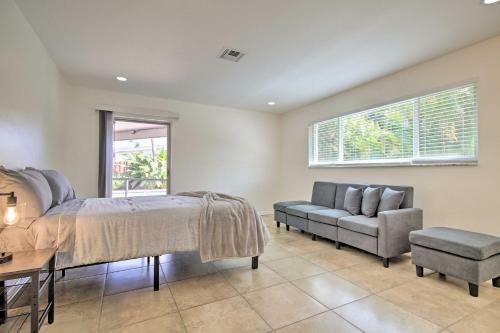 Deerfield Beach Home Near Golfing And Shopping!