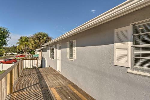Bayfront Paradise With Pool, Lanai And Balcony!