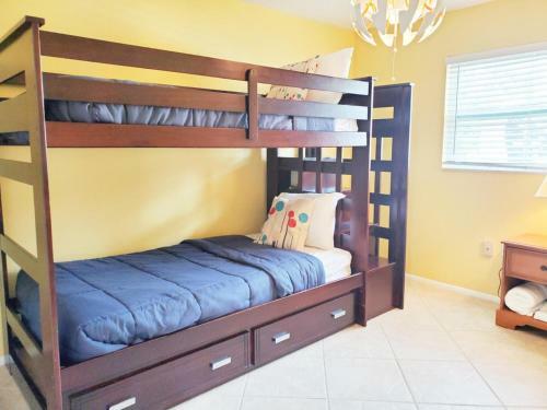 Robby's Roost - Charming 3 Bed 2 Bath Fort Myers Vacation Villa