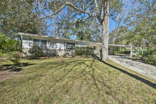 Sunny Gainesville Home Fenced Yard, Fire Pit